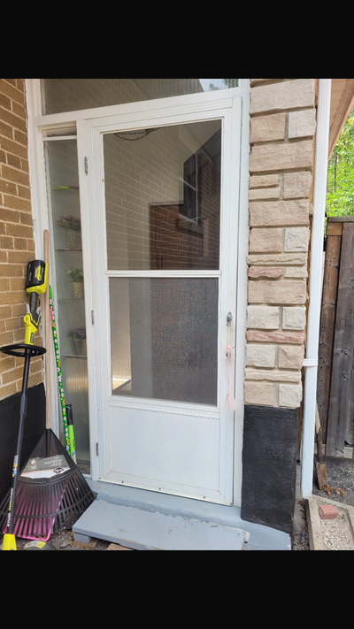 Small Studio near Yonge and finch With bathroom Small kitchen Parking Quiet location Good for one or...