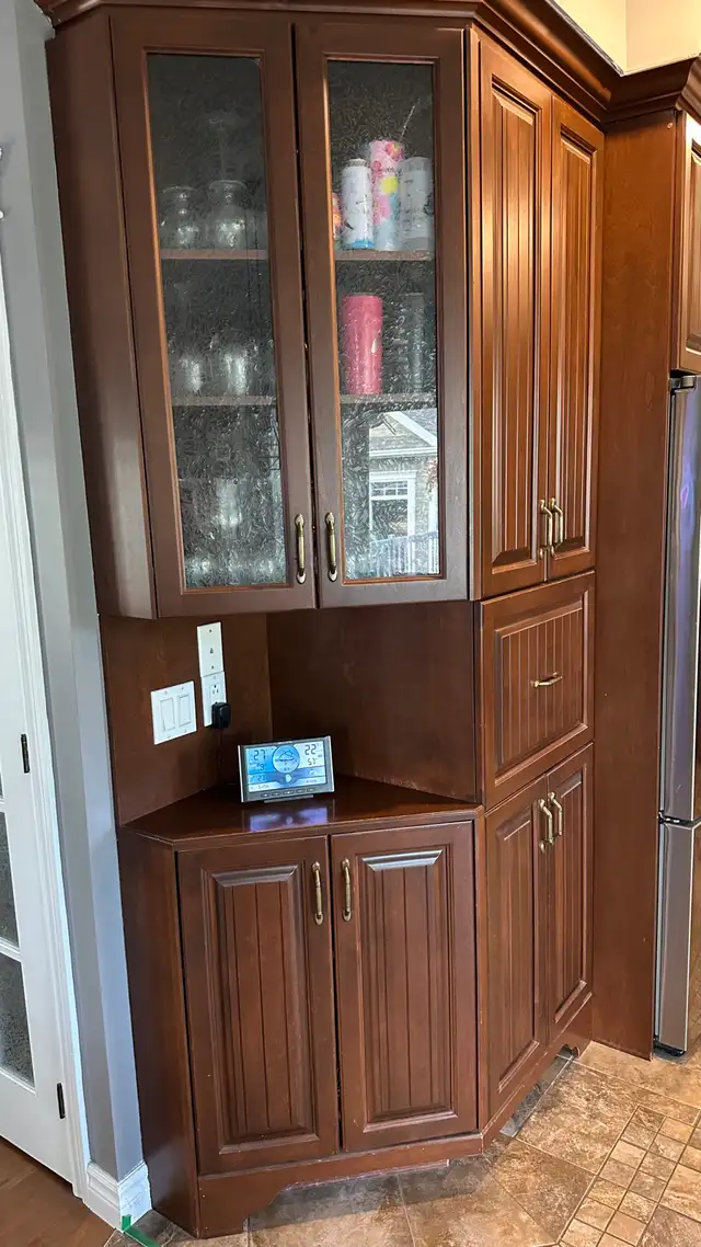 Armoire de cuisine en merisier, lavabo et Ogee | Cabinets & Countertops ...