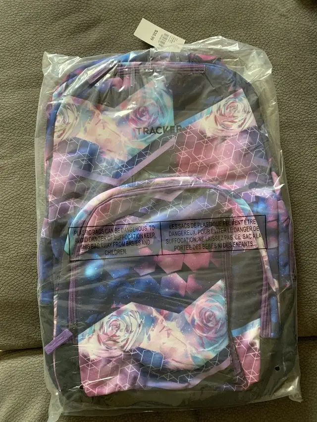 Backpack in Women's - Bags & Wallets in Barrie - Image 3