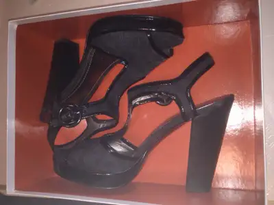 comes with the original box....retailed for $168 plus tax (not selling box separately)....pickup at...