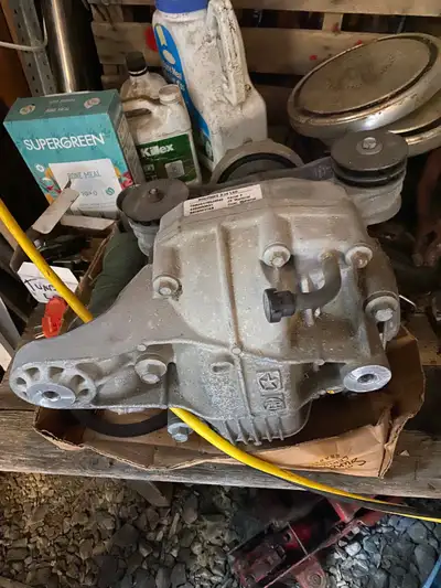 2015+ charger/challenger srt rear diff 3.09 LSD With axle shafts . Narrow body $650 obo