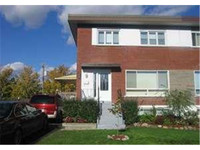 Semi-detached 2 story house in Longueuil 3 BDR 1.5 BATH 2 parkin