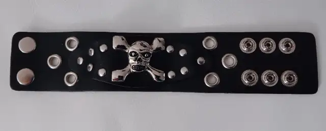 SKULL BLACK/SILVER LEATHER SNAP BRACELET NEW in Jewellery & Watches in Belleville - Image 2