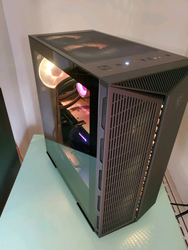 Gaming PC (3700x/6600XT/B550/32GB/ARGB/NVMe/4TB HDD/AIO/2xUSB C
