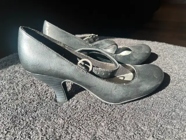 Shoes - Black Heels with Strap Size 5 / EUR 3663738330880513120