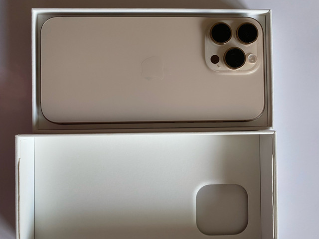 iPhone 16 pro max 512GB in Cell Phones in Markham / York Region - Image 3