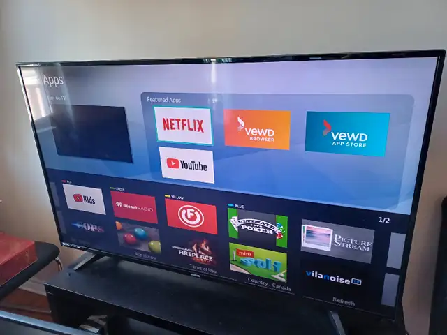 2 Smart TV 48" (1 works and 2nd has issue on screen) in TVs in Ottawa - Image 10