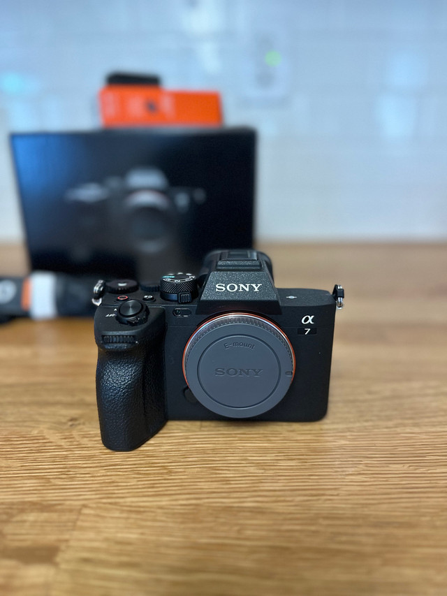 Sony A7iv Mirrorless Camera in Cameras & Camcorders in Napanee - Image 2