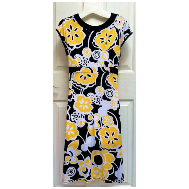 Black, Yellow, & White Floral Print Dress in Women's - Dresses & Skirts in Burnaby/New Westminster - Image 2