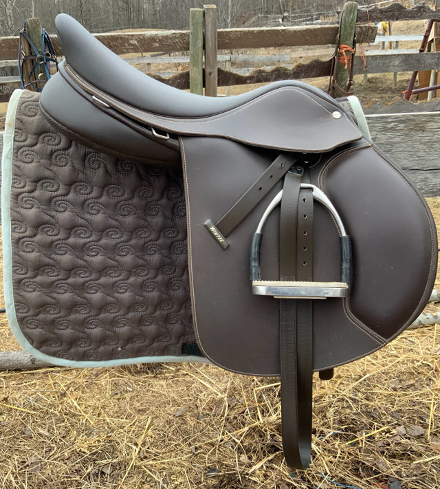 Wintec close contact 500 saddle - 17.5”  in Equestrian & Livestock Accessories in Strathcona County - Image 4