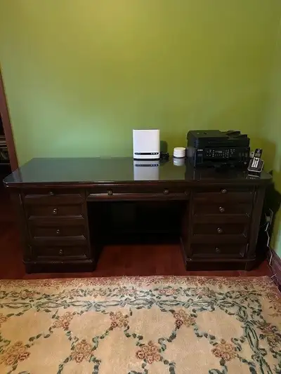 'Hooker' Elite Office Furniture. Executive Desk and hutch. Used very little, in excellent condition....