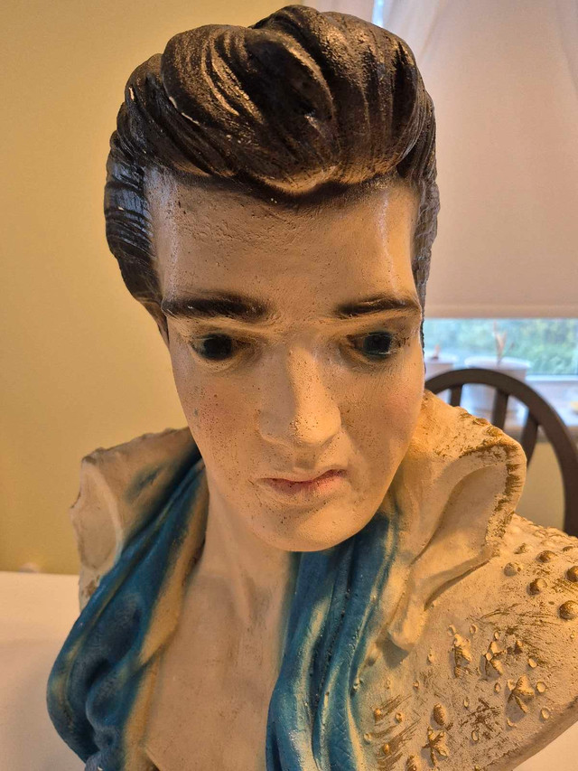 Large Vintage Elvis Presley Bust in Arts & Collectibles in Owen Sound - Image 2