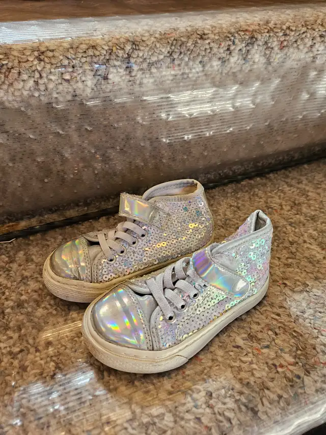 Chaussures pour petite fille - pointure entre 6 et 8 in Kids & Youth in Longueuil / South Shore - Image 5
