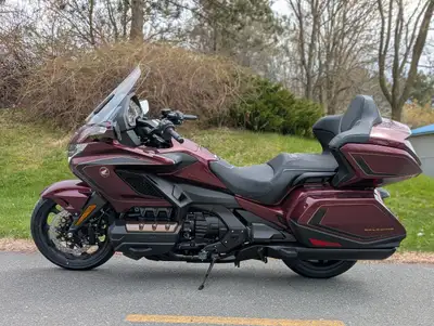 Honda Gold Wing Tour 2025 DCT Airbag – Moto touring luxe à vendre Disponible en salle de montre chez...