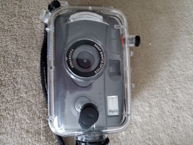 Snap Sights Underwater Camera with Case. in Cameras & Camcorders in Leamington - Image 3