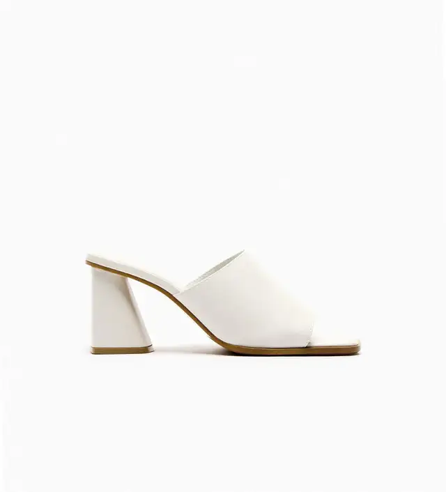 Woman Zara White Block Heels Size 10 in Women's - Shoes in City of Toronto - Image 2