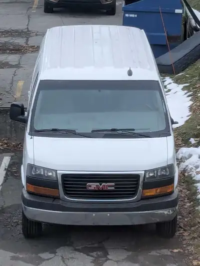 96800 km, très propre, moteur 4.3L à essence, propulsion, 4 pneus d'hiver et 4 pneus d'été neufs, ta...