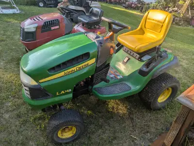 Selling a John Deere LA145 with a 22HP OVH V-Twin Briggs & Stratton engine with 905 run hours, and 4...