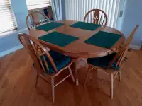 Solid Oak Dining Room Table with Leaf and 4 Chairs