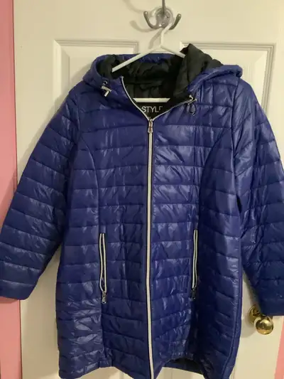 Ladies Puffer Jacket Excellent condition Size Meduim $10.00