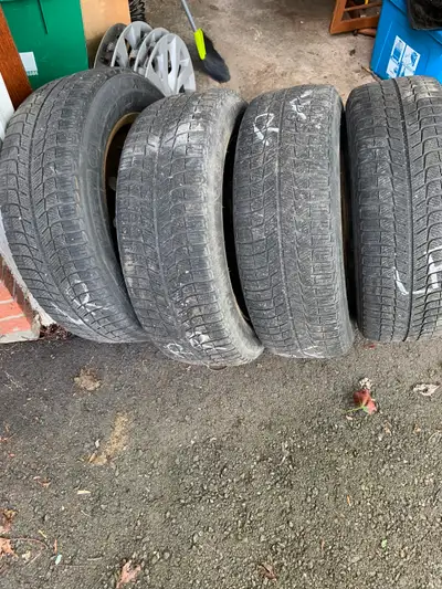 Michelin tires size 225 60 17 on steel rims bolt pattern 100x5 from a 2015 Subaru forester. A few ye...