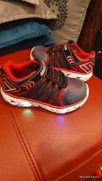 Running shoes size 8 skechers with lights