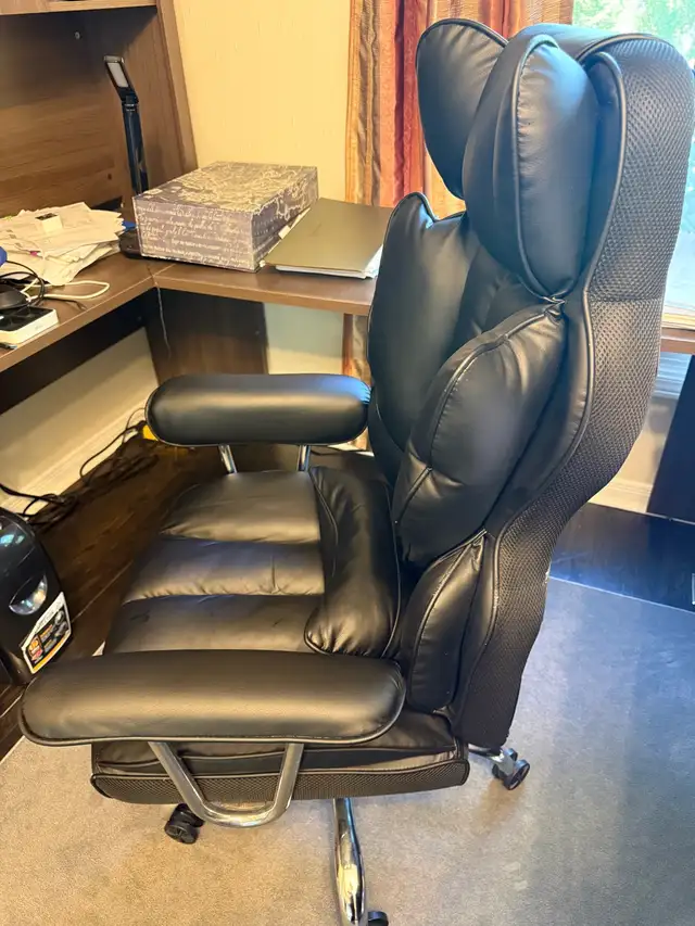 Office Chair in Chairs & Recliners in Markham / York Region - Image 4