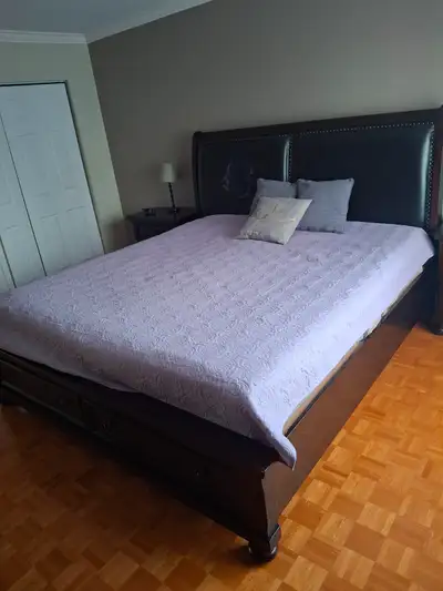 Ensemble chambre a coucher King, View more