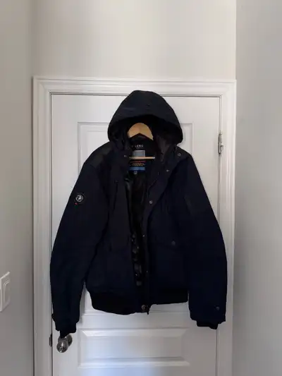 Size L Many pockets In good condition