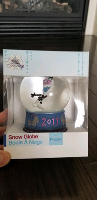 Disney Olaf Frozen Adventure snow globe (BNIB)