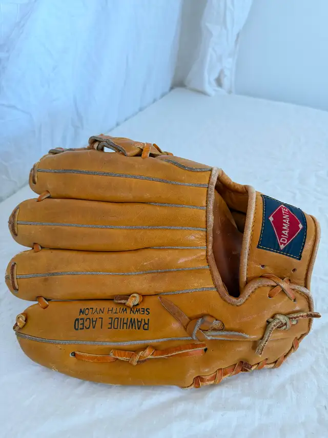 Vintage Diamante baseball glove PS-16 rawhide laced in Baseball & Softball in Hamilton - Image 3