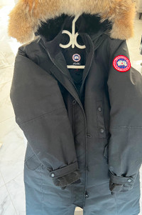 Authentic Canada goose women’s winter parka size SMALL $500
