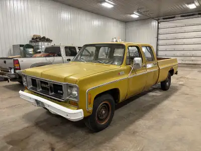 1973 GMC 2500 3+3 crewcab, rare big block and air conditioning. The transmission is missing but look...