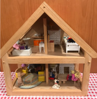 2 Level Wooden Doll House  4 Rooms 2 Levels Furniture 7 People