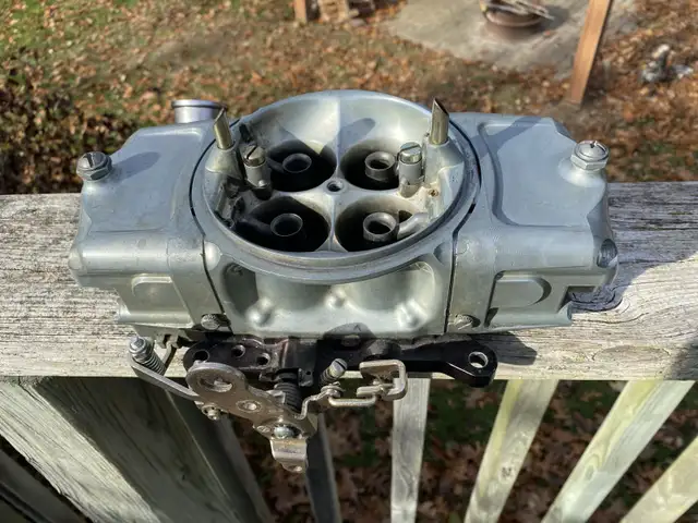 Carburetors and throttle bodies in Engine & Engine Parts in Grand Bend - Image 11