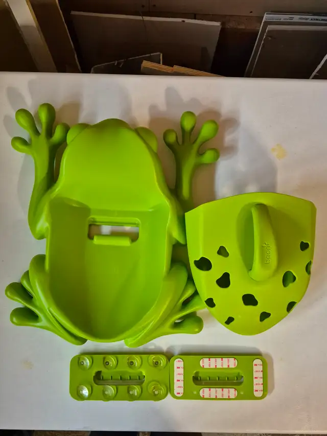 Boon Frog Pod Bath Toy Scoop, Green by Boon in Bathing & Changing in Edmonton - Image 3
