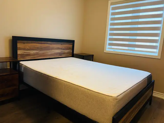Bed and Side Tables in Beds & Mattresses in Oakville / Halton Region - Image 2