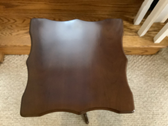 Small Drop Leaf Accent Table in Other Tables in Owen Sound - Image 2