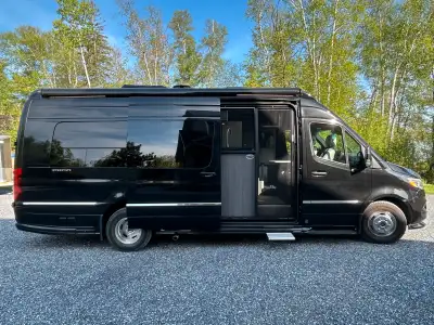 Motorisé Airstream Interstate 2022 de 24 pi long.Modèle très rare.Full Équipé! 600 watts de panneaux...