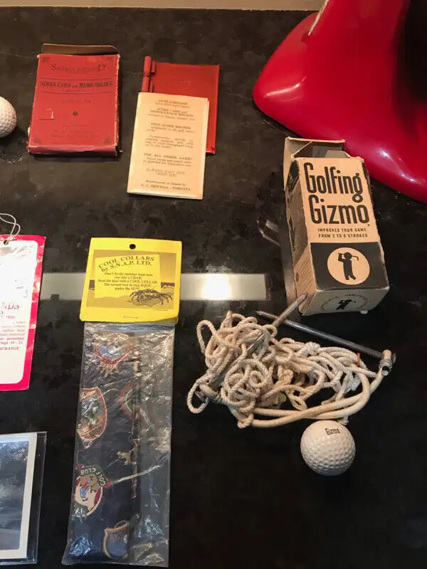 ASSORTED VINTAGE GOLF COLLECTIBLES - TIE CLIPS BALLS GAMES PHOTO in Arts & Collectibles in Mississauga / Peel Region - Image 5