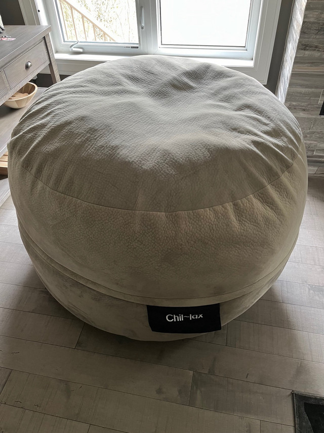 Pouf chair in Couches & Futons in Barrie