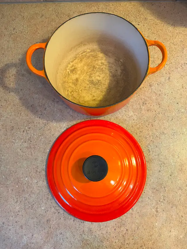 Le Creuset France B 2 Qt Dutch Oven Lid 2pc Set Flame Orange in Kitchen & Dining Wares in Calgary - Image 4