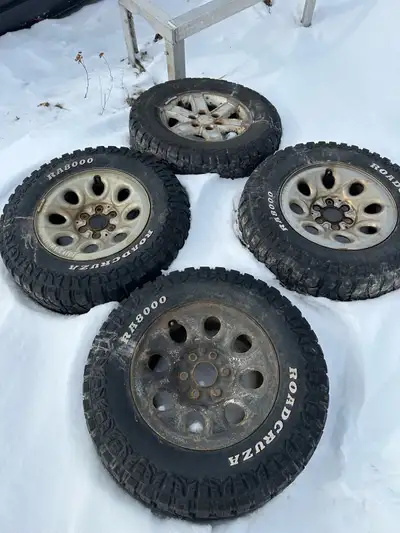 Roadcruza RA8000 tires and rims very little use, only selling because I got bigger rims and they no...