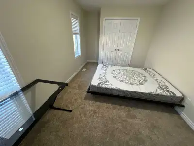 1 furnished bedrooms for rent . 1 bedroom in a shared household . Rent is $900. Location is Fanshawe...