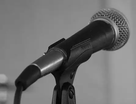 Singer/Lead Guitarist Available