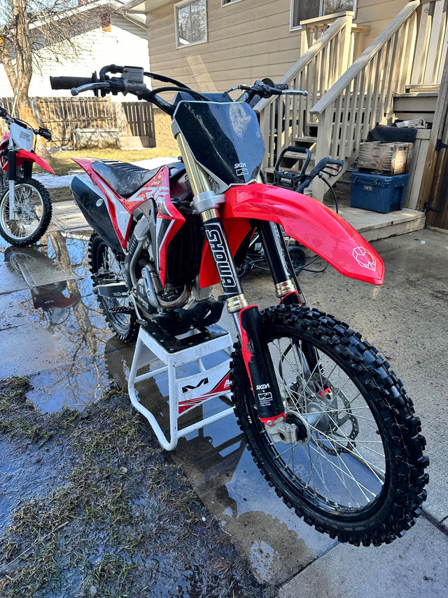 2021 CRF 250 R in Dirt Bikes & Motocross in Cranbrook - Image 4