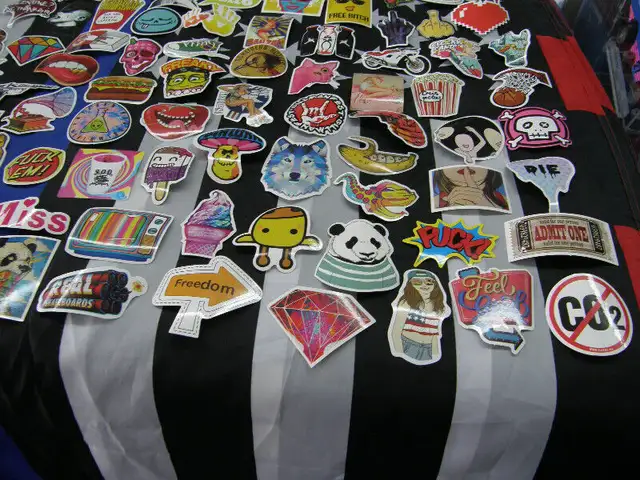 Petit Collant Sticker en Tout Genre Scrapbooking 1$ Chacun in Hobbies & Crafts in Québec City - Image 6