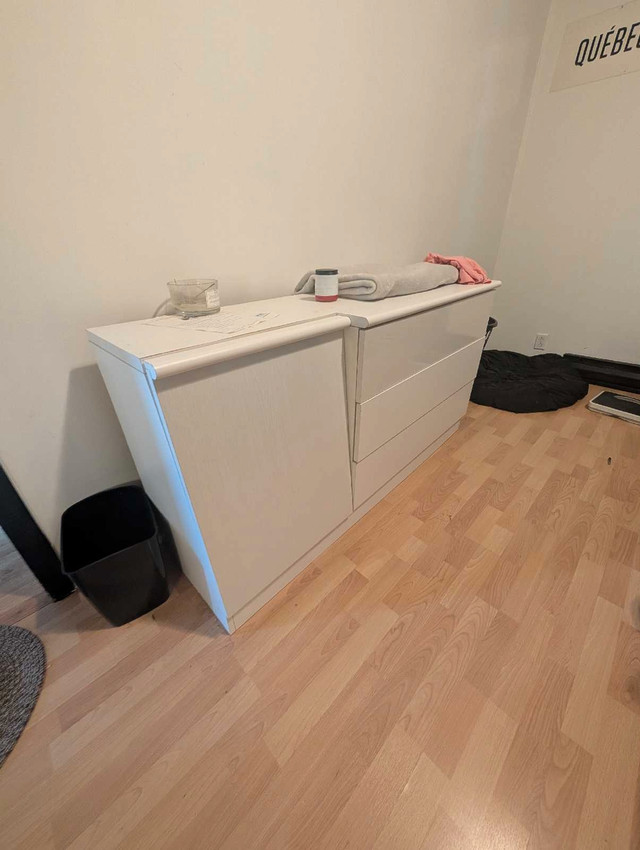 Commode Blanche dans Commodes et armoires  à Ville de Québec