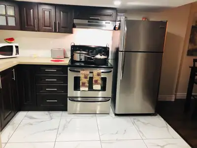 One bedroom basement available for short term Location is in Mississauga 401 and mavis Can be extend...