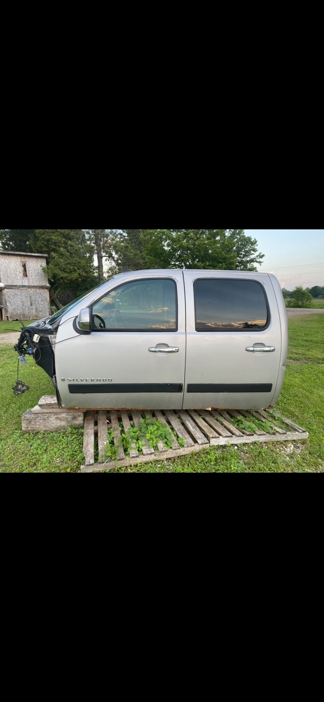 2008 Chevy Silverado crew cab  in Cars & Trucks in Renfrew - Image 3